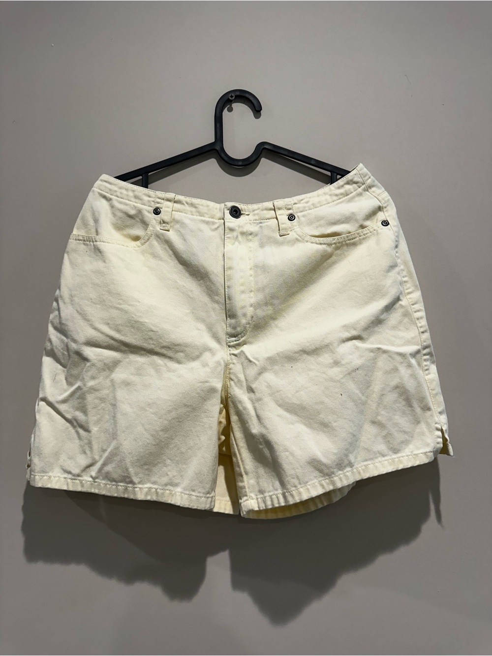 Liz Claiborne Pale Yellow Cargo Shorts